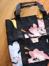 Load image into Gallery viewer, Momiji Tote in Black Poppy